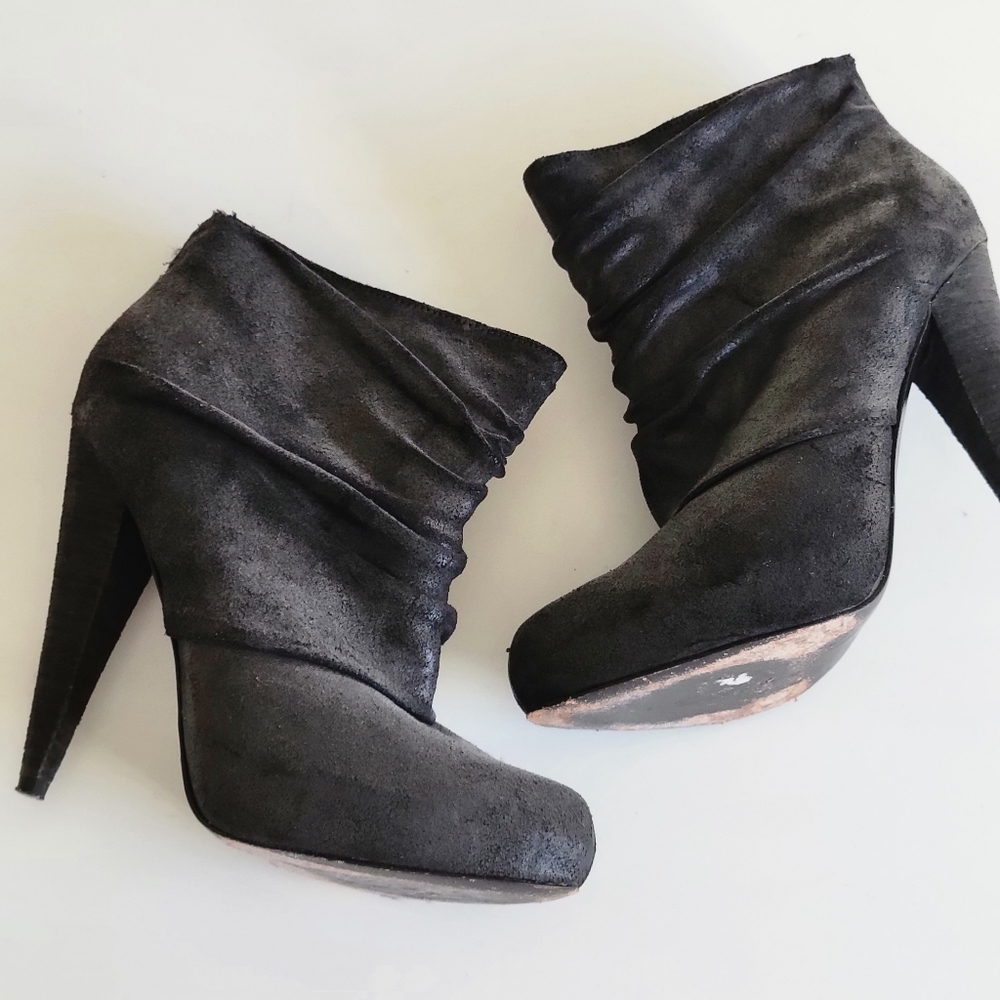Elizabeth and James Reese High Heel Scrunch Suede Leather Booties Boots 6.5 36.5